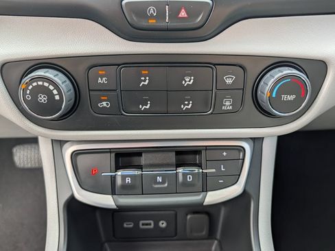 Used 2024 GMC Terrain SLE w/ Fleet Convenience Package FWD image 6