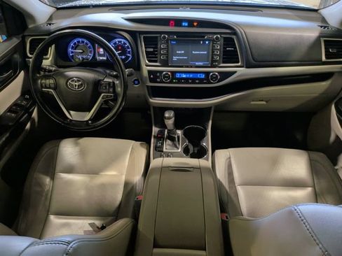 Used 2018 Toyota Highlander XLE AWD/4WD image 25