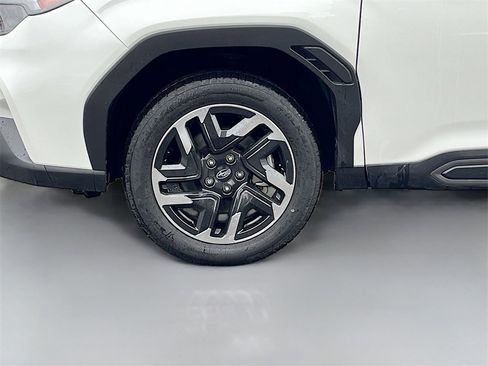 Used 2025 Subaru Forester Limited w/ Popular Package #2 image 32