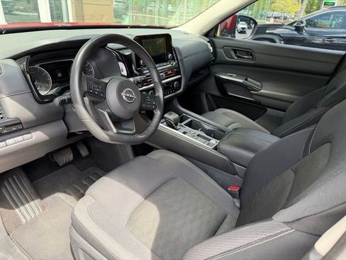Used 2024 Nissan Pathfinder SV w/ SV Premium Package FWD image 24