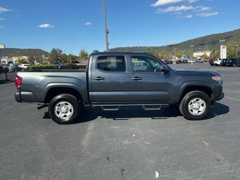 Used 2022 Toyota Tacoma SR image 4