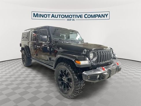 Used 2024 Jeep Gladiator Sport image 1
