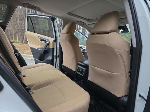 Used 2019 Toyota RAV4 XLE image 11