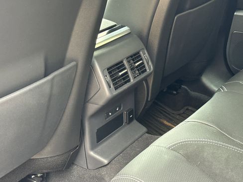 Certified 2022 Land Rover Range Rover Velar R-Dynamic S image 15