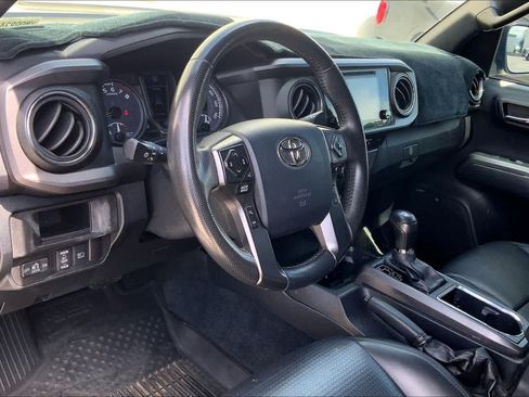 Used 2019 Toyota Tacoma 2WD Double Cab image 2