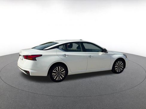 Used 2025 Nissan Altima 2.5 SV FWD image 15