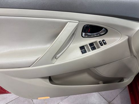 Used 2010 Toyota Camry XLE image 18