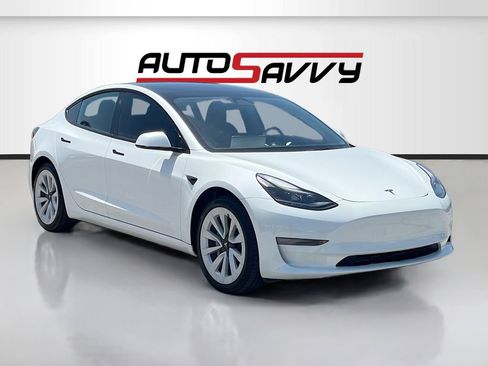 Used 2023 Tesla Model 3 Standard Range RWD image 1