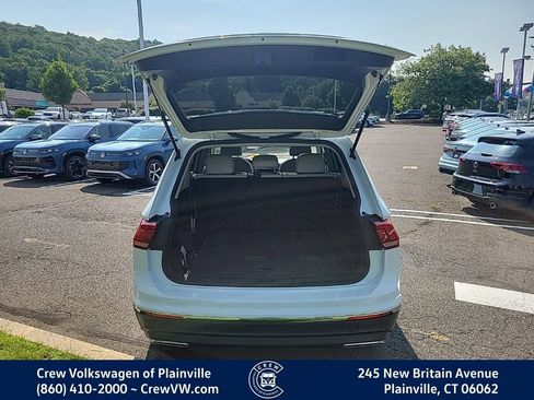 Certified 2021 Volkswagen Tiguan SE w/ Panoramic Sunroof Package AWD/4WD image 54