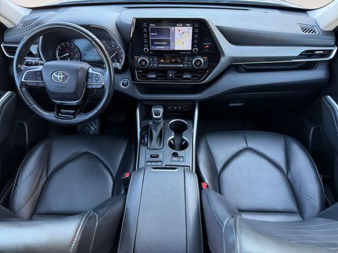 Used 2021 Toyota Highlander XLE image 16