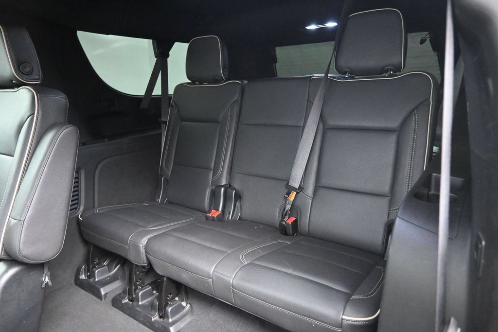 Used 2023 Chevrolet Suburban Premier AWD/4WD image 28