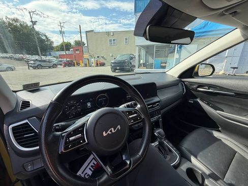 Used 2024 Kia Seltos SX w/ SX Sunroof Package AWD/4WD image 22