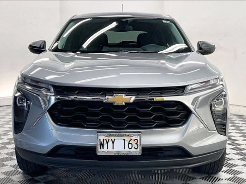 Used 2024 Chevrolet Trax LS FWD image 2
