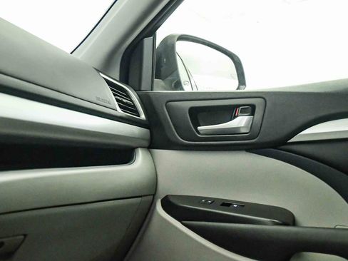 Used 2017 Toyota Highlander XLE w/ Preferred Accessory Package AWD/4WD image 24