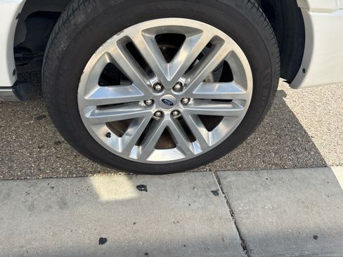 Used 2017 Ford Expedition Platinum AWD/4WD image 11