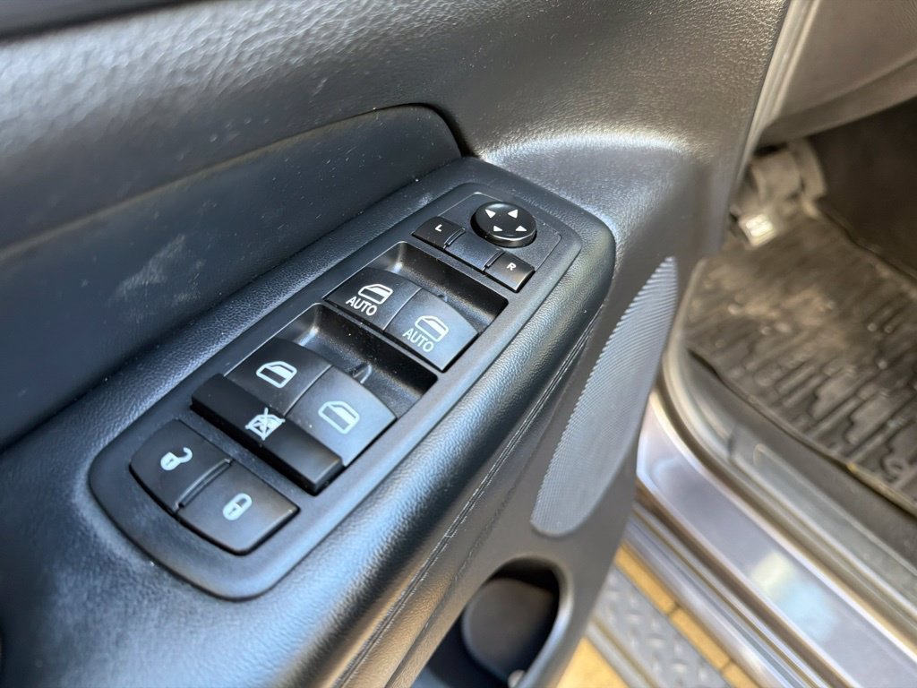 Used 2021 Jeep Grand Cherokee Laredo X RWD image 39