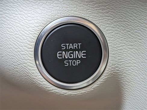 New 2025 Volvo XC40 B5 Plus w/ Protection Package Premier image 31