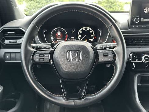 Used 2023 Honda Pilot Sport image 7