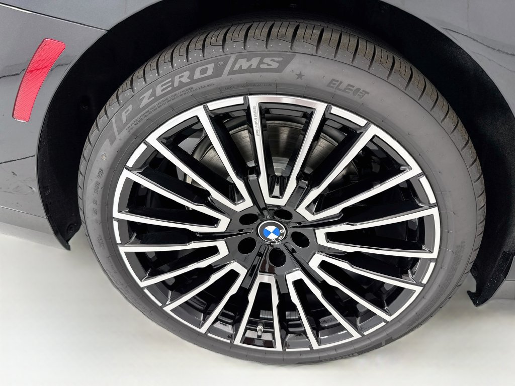 New 2027 BMW 740i w/ Premier Package RWD image 32