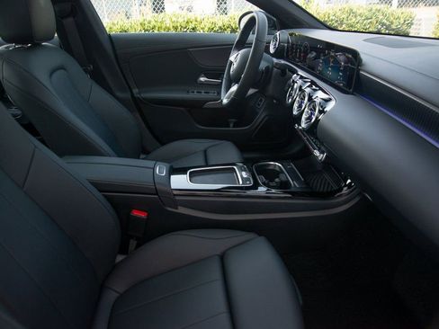 Used 2025 Mercedes-Benz CLA 250 4MATIC image 29