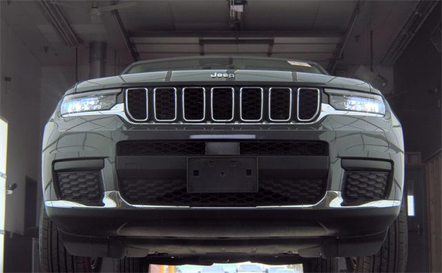 Used 2024 Jeep Grand Cherokee L Laredo w/ Luxury Tech Group I AWD/4WD image 3