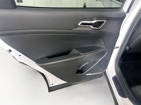 Used 2025 Kia Sportage LX image 25