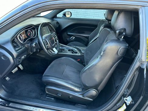 Used 2015 Dodge Challenger R/T Scat Pack w/ Scat Pack Appearance Package RWD image 19
