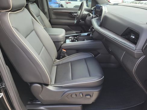 Used 2025 Chevrolet Suburban Premier RWD image 9