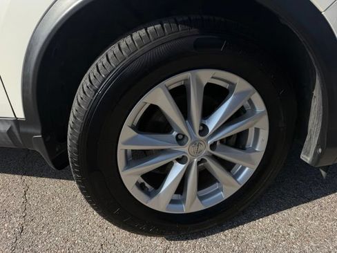Used 2017 Nissan Rogue Sport SV FWD image 4