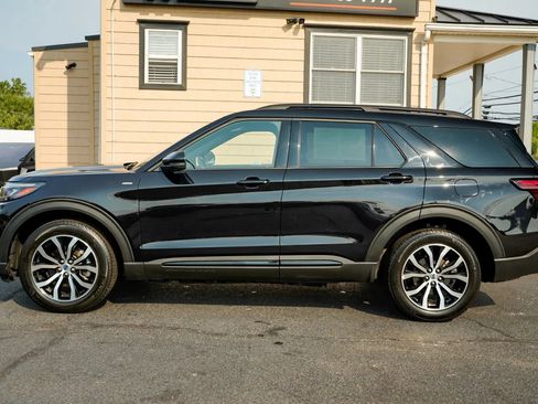 Used 2025 Ford Explorer ST-Line AWD/4WD image 8