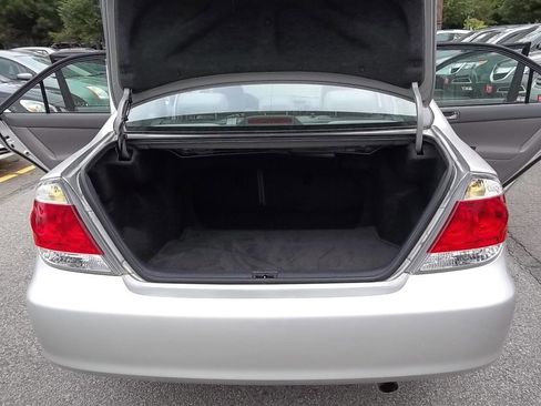Used 2005 Toyota Camry LE FWD image 26