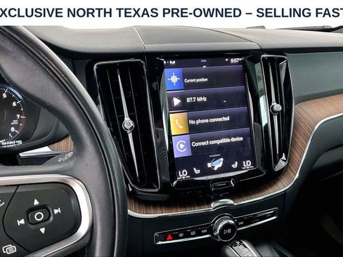 Used 2021 Volvo XC60 T5 Momentum w/ Premium Package FWD image 9