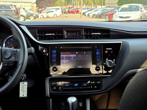 Used 2017 Toyota Corolla LE w/ Carpet Mat Package (TMS) FWD image 27