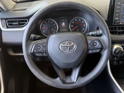 Used 2021 Toyota RAV4 XLE w/ Convenience Package FWD image 13