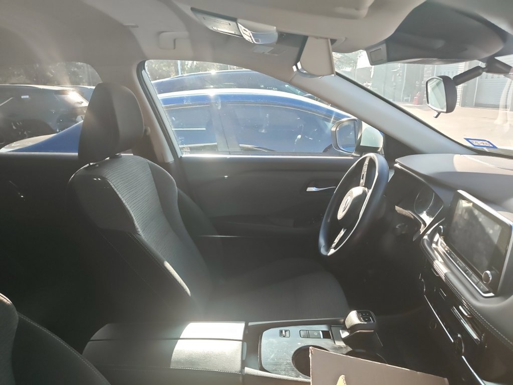 Used 2022 Nissan Rogue SV FWD image 5