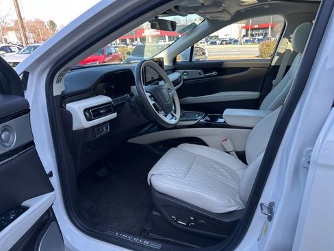 Used 2023 Lincoln Nautilus Black Label w/ Class II Trailer Tow Package image 10