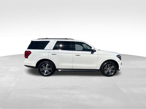 Used 2022 Ford Expedition XLT image 3