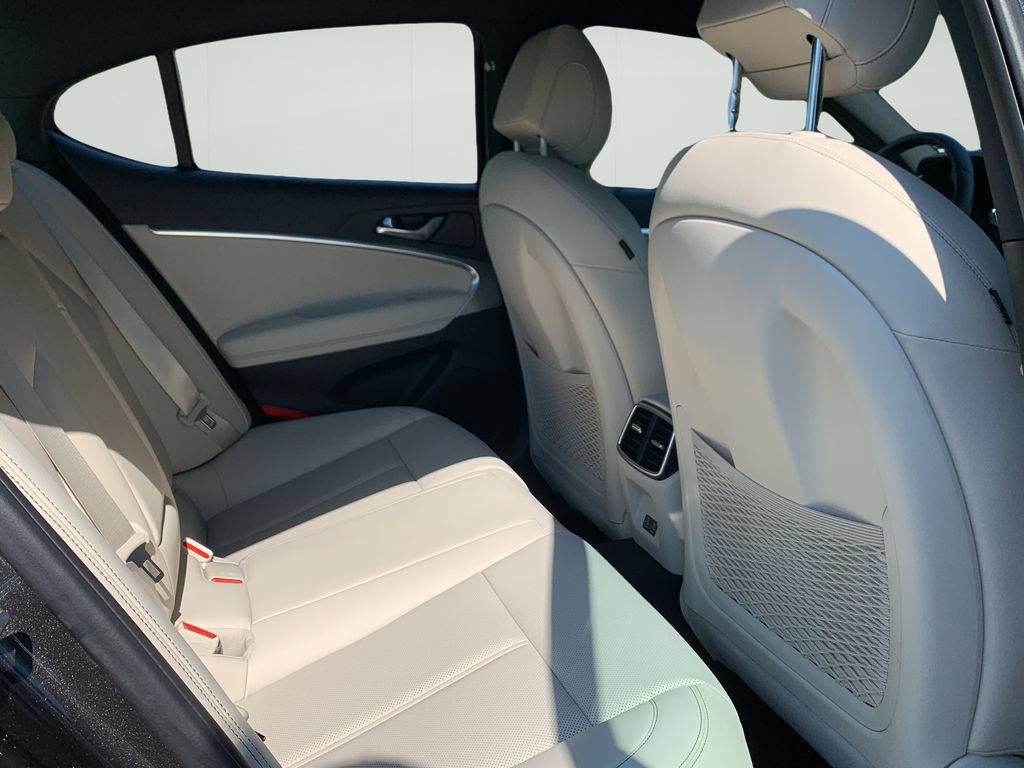 Certified 2026 Genesis G70 2.5T RWD image 37