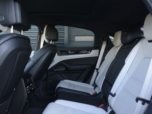 Certified 2026 Porsche Cayenne Coupe AWD/4WD image 32