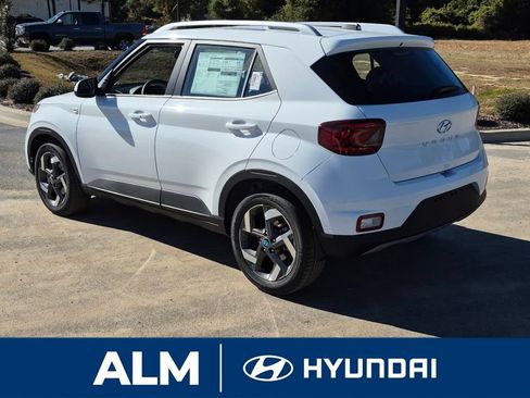 New 2026 Hyundai Venue SEL FWD image 9