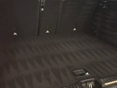 Used 2018 Mercedes-Benz GLC 300 4MATIC image 31