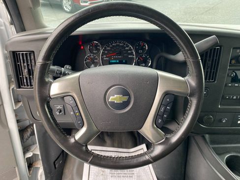 Used 2018 Chevrolet Express 3500 LS RWD image 12