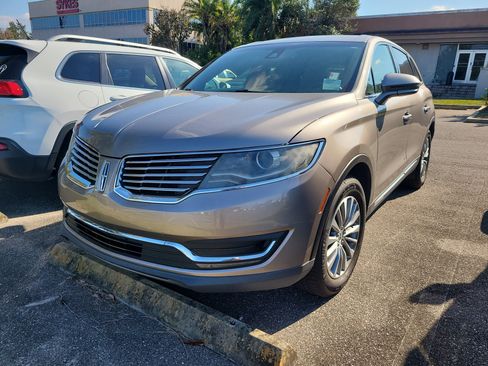 Used 2018 Lincoln MKX Select w/ Lincoln MKX Climate Package image 3