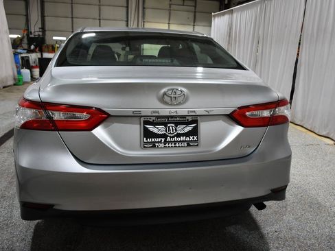 Used 2018 Toyota Camry LE FWD image 5