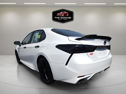 Used 2020 Toyota Camry SE FWD image 3