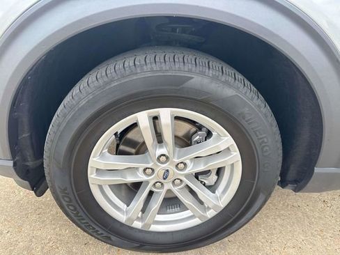 Used 2022 Ford Explorer XLT w/ Equipment Group 202A image 5