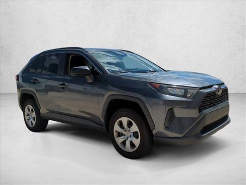 Used 2020 Toyota RAV4 LE FWD image 3