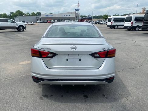 Used 2023 Nissan Altima 2.5 SV FWD image 6