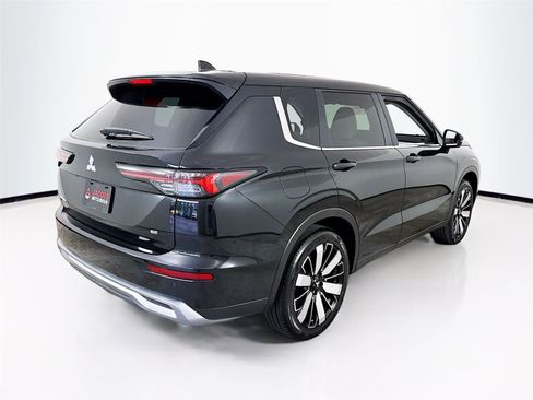 New 2025 Mitsubishi Outlander SE image 7