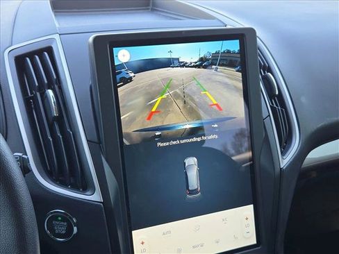 Used 2024 Ford Edge SEL w/ Convenience Package image 11